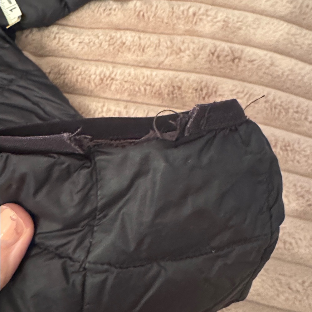 Eddie Bauer Men’s Hooded DOWN Puffer Jacket – Black, Size M Damage on cuff - Picture 6 of 6